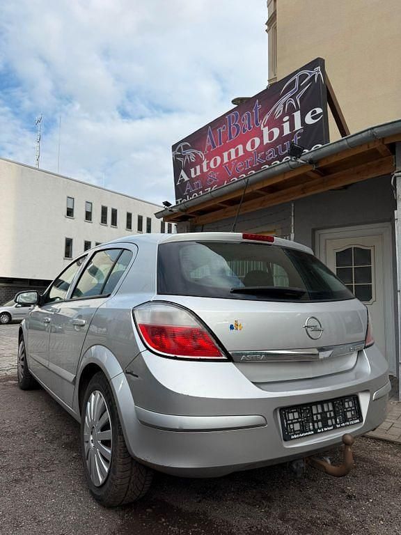 Silber Gebraucht 2005 Opel Astra Edition Limousine | 2.100 € (Etwas zu teuer) - Bild 1/4