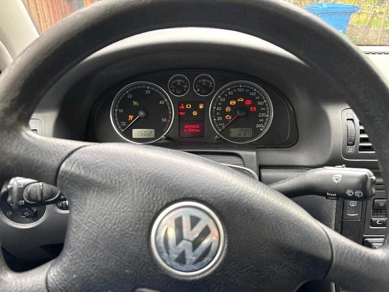 Second-hand VW Passat 131 CP (96 kW) 2004 Albastru Break