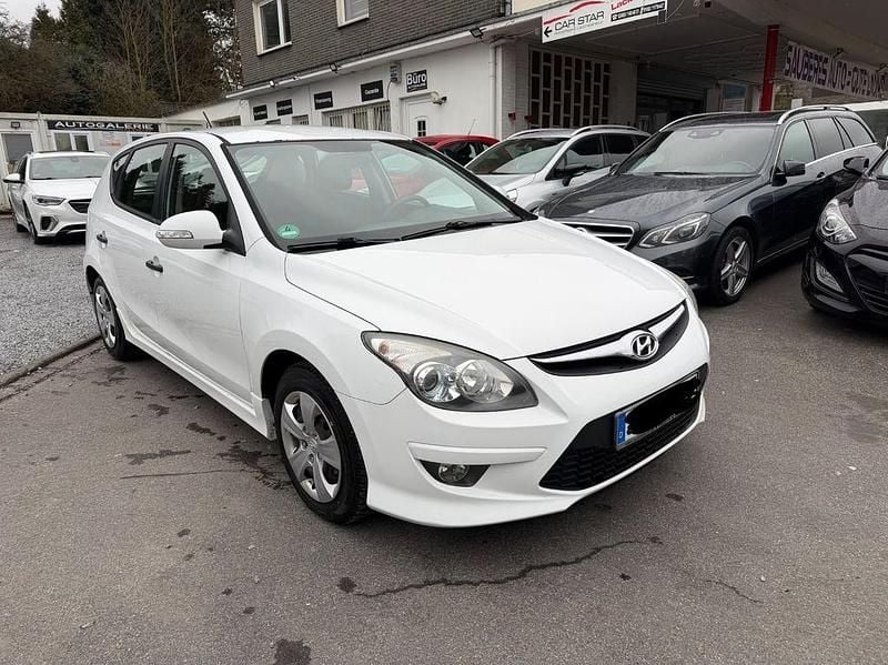 Gebraucht Hyundai i30 Edition 90 PS (66 kW) 2011 Weiß Limousine