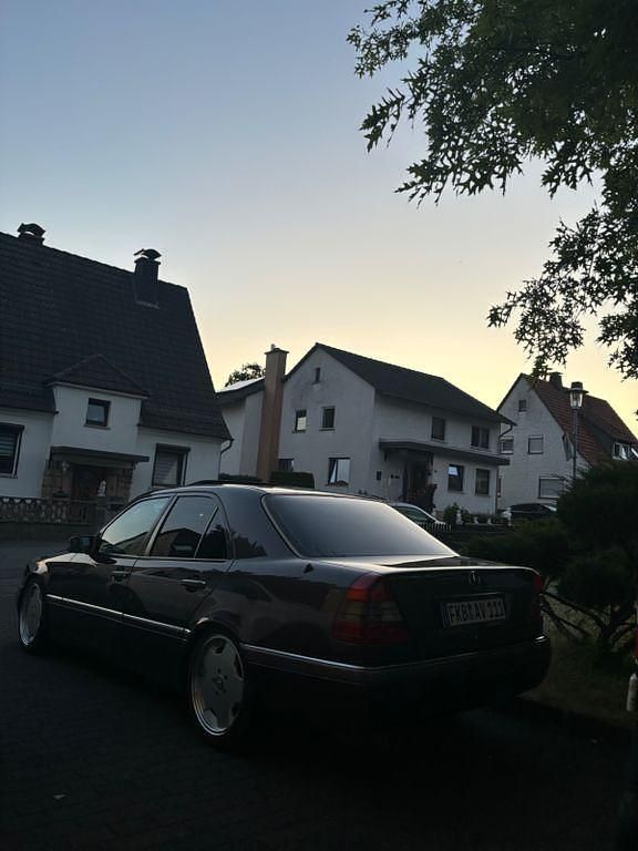 Violet Gebraucht 1994 Mercedes C180 Elegance Limousine | 5.000 € - Bild 1/4