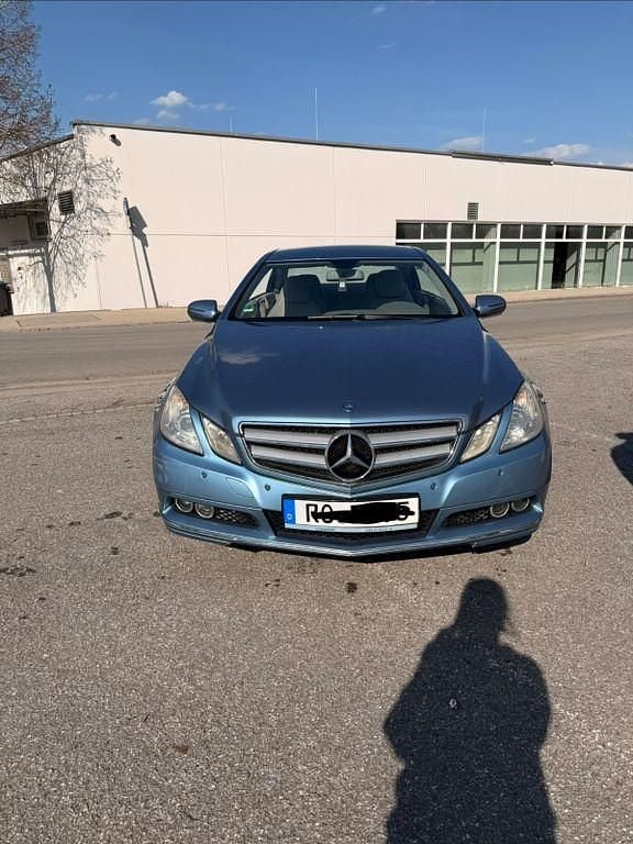 Second-hand Mercedes E250 204 CP (150 kW) 2009 Albastru Coupe