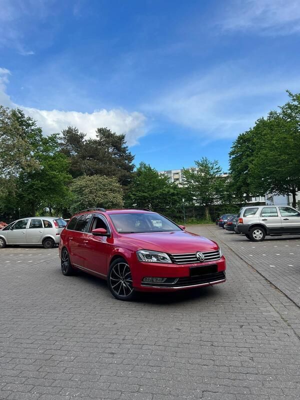 Rot Gebraucht 2011 VW Passat Kombi | 5.899 € (Guter Preis) - Bild 1/4