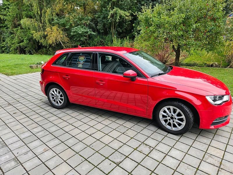 Gebraucht Audi A3 122 PS (89 kW) 2013 Rot Limousine