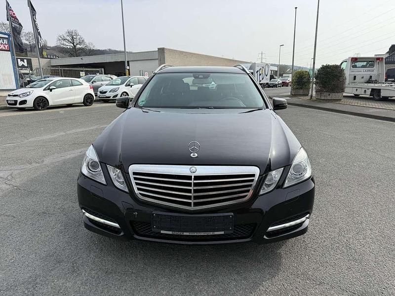 Gebraucht Mercedes E220 170 PS (125 kW) 2011 Obsidianschwarz  metalliclack Kombi