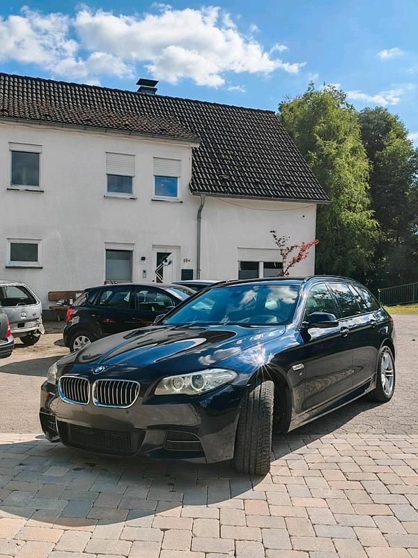Schwarz Gebraucht 2014 BMW 530 M Performance Kombi | 11.990 € (Etwas zu teuer) - Bild 1/4