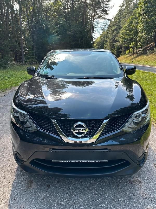 Schwarz Gebraucht 2016 Nissan Qashqai SUV | 8.900 € (Superpreis) - Bild 1/4