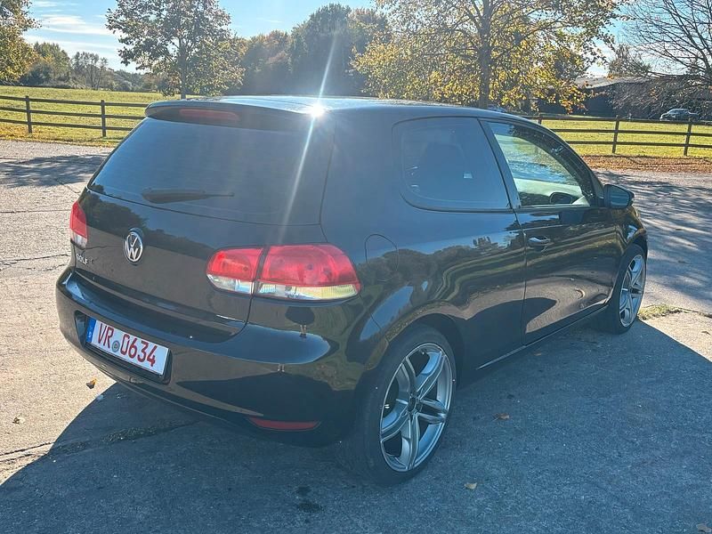 Gebraucht VW Golf VI 80 PS (58 kW) 2010 Schwarz Kleinwagen
