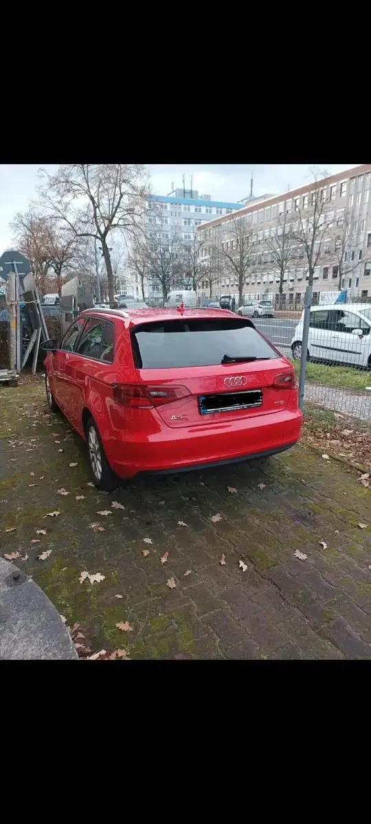 Gebraucht Audi A3 110 PS (80 kW) 2015 Rot Limousine
