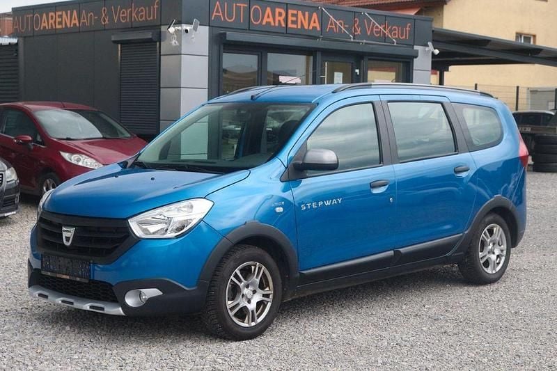 Blau Gebraucht 2015 Dacia Lodgy Stepway Van / Kleinbus | 4.990 € (Superpreis) - Bild 1/4