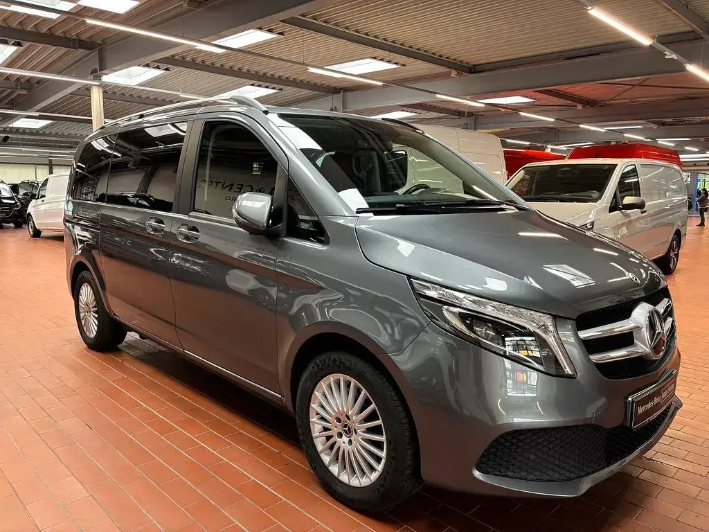 Gebraucht Mercedes V300 237 PS (174 kW) 2021 Grau Van / Kleinbus