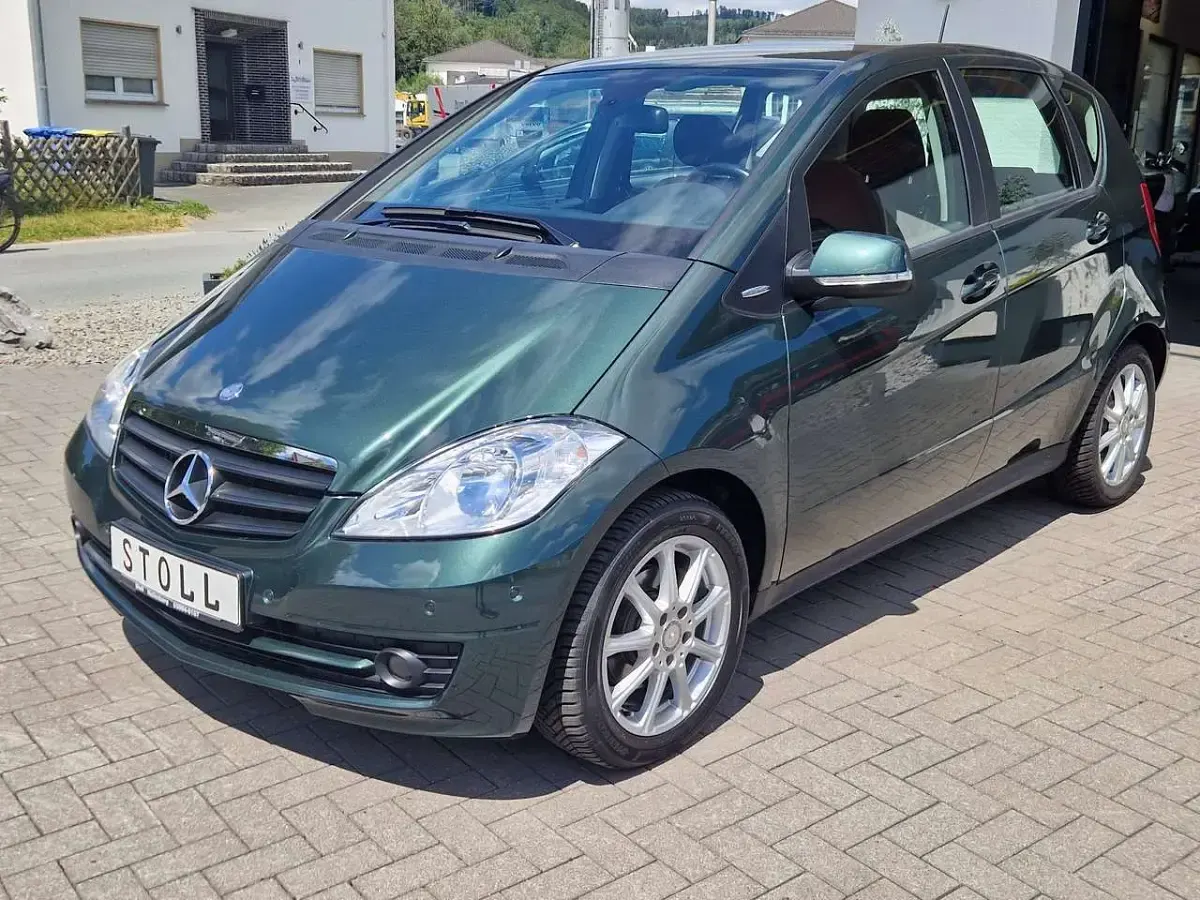 Gebraucht Mercedes A180 Edition 116 PS (85 kW) 2009 Deltagruen  metalliclack Kleinwagen