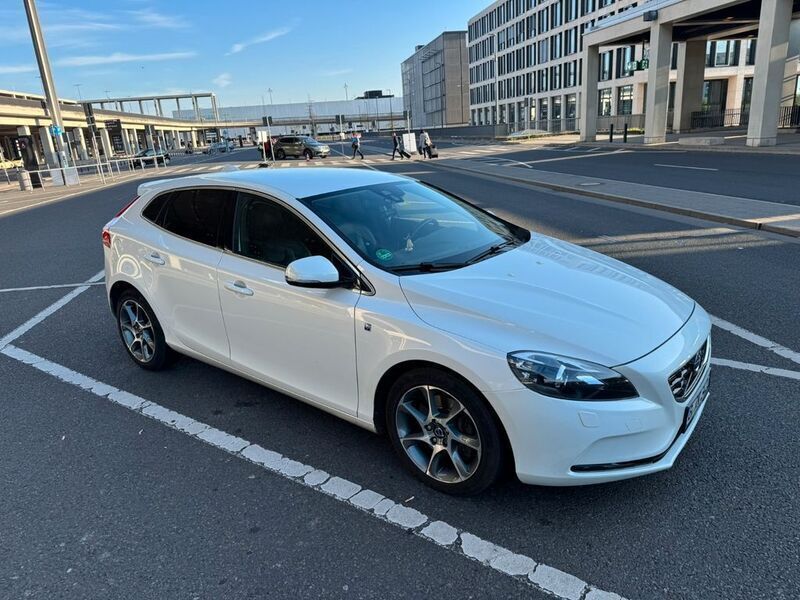 Weiß Gebraucht 2014 Volvo V40 Ocean Race Kombi | 7.800 € (Superpreis) - Bild 1/4