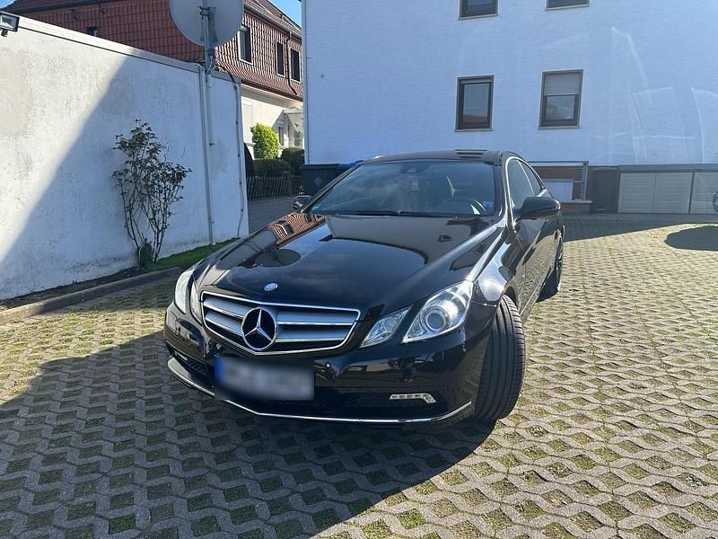 Usata Mercedes E250 204 CV (150 kW) 2010 Nero Coupé