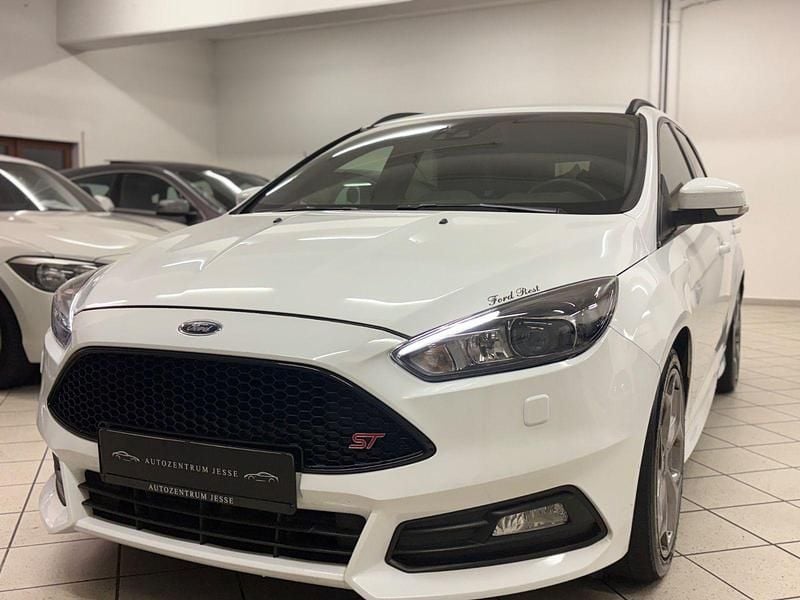 Gebraucht Ford Focus ST 250 PS (183 kW) 2016 Weiß Kombi