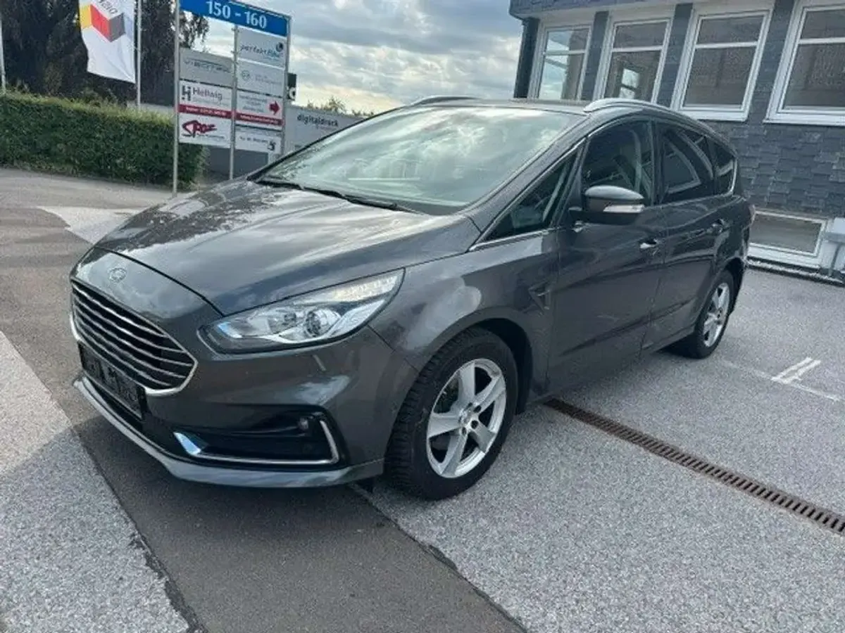 Gebraucht Ford S-MAX Titanium 150 PS (110 kW) 2022 Grau Van / Kleinbus
