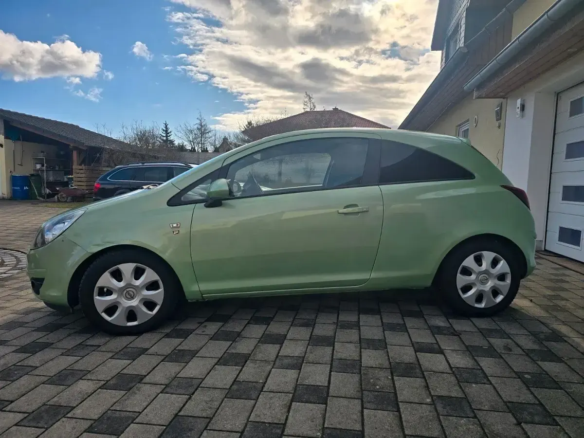 Gebraucht Opel Corsa Edition 87 PS (63 kW) 2010 Grün Kleinwagen
