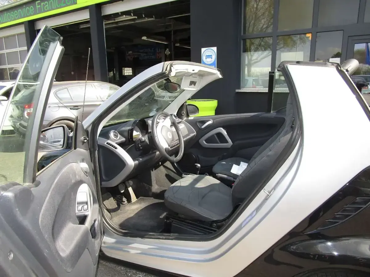 Gebraucht Smart ForTwo Cabrio 71 PS (52 kW) 2011 Sicherheitszelle silber Cabrio