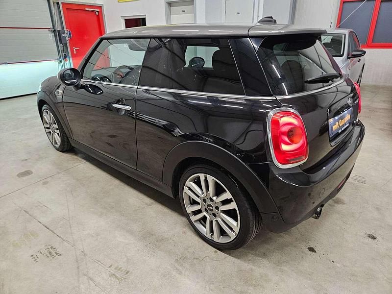 Gebraucht Mini Cooper 136 PS (100 kW) 2016 Midnight black metallic Kleinwagen