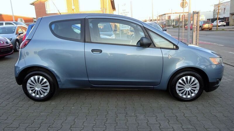 Blau Gebraucht 2009 Mitsubishi Colt Inform Limousine | 2.400 € (Teuer) - Bild 1/4