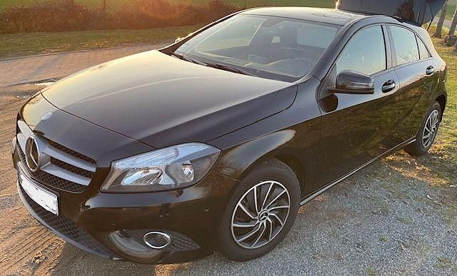 Gebraucht Mercedes A180 109 PS (80 kW) 2012 Schwarz Limousine
