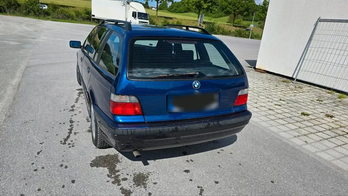 Gebraucht BMW 316 102 PS (75 kW) 1998 Blau Kombi