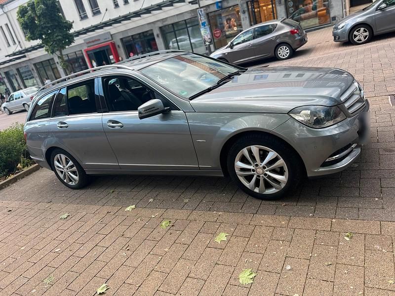 Gebraucht Mercedes C200 2011 Grau Kombi