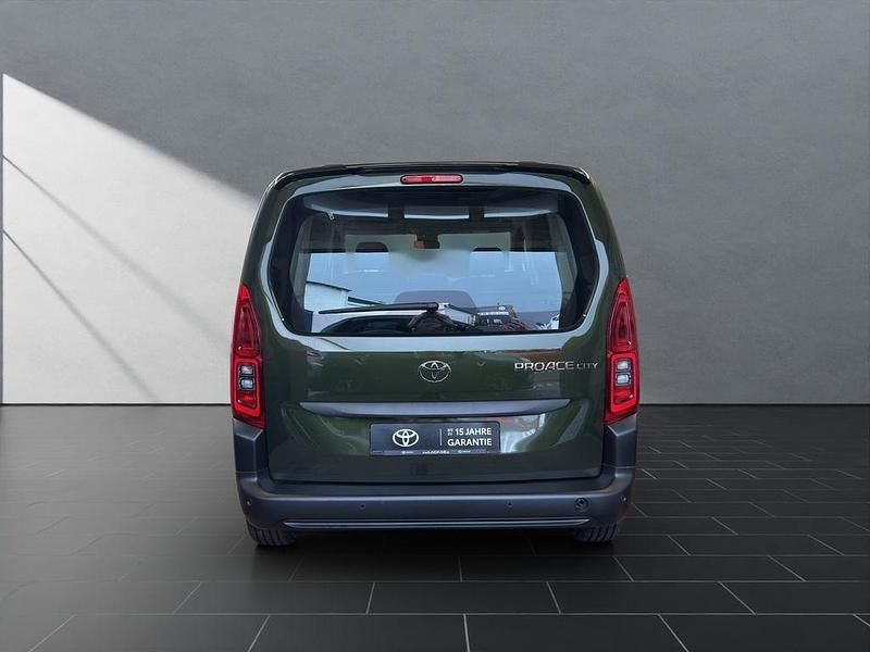 Neu Toyota Proace Verso City 110 PS (80 kW) 2026 Grün Kombi