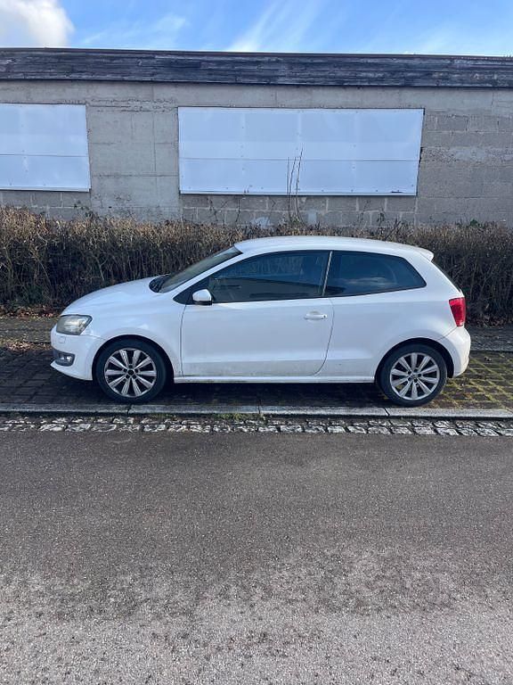 Weiß Gebraucht 2010 VW Polo Comfortline Kleinwagen | 3.200 € (Etwas zu teuer) - Bild 1/4