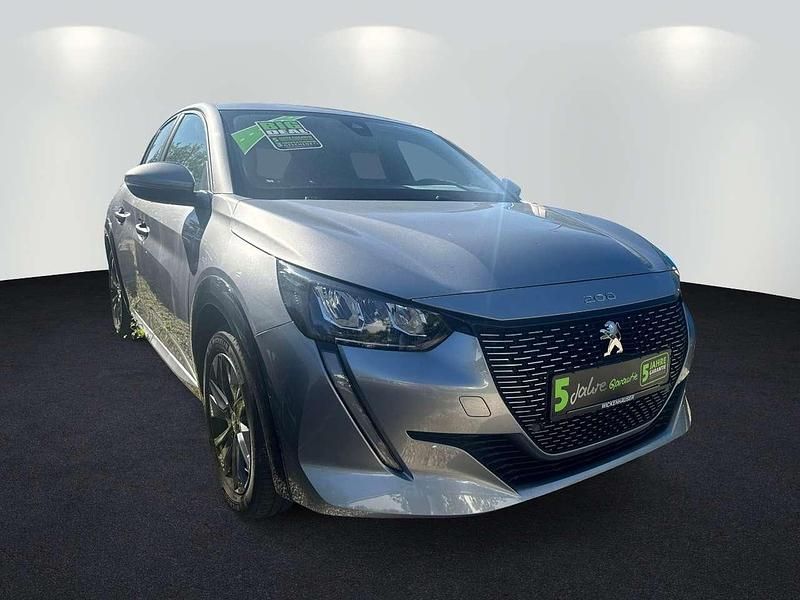 Lack grau artense/typ aussenverkleidung (metallic) Gebraucht 2022 Peugeot e-208 Active Kleinwagen | 15.990 € (Fairer Preis) - Bild 1/4