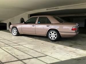 Gebraucht Mercedes E220 150 PS (110 kW) 1994 Braun Limousine
