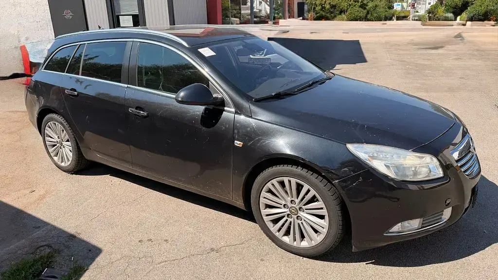 Gebraucht Opel Insignia Innovation 160 PS (117 kW) 2012 Schwarz Kombi