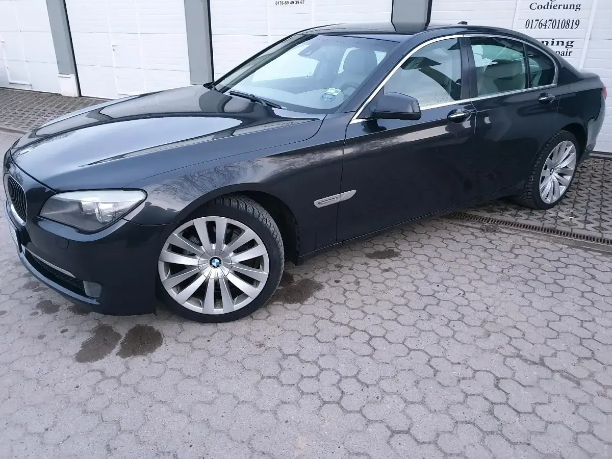 Gebraucht BMW 730 245 PS (180 kW) 2011 Grau Limousine