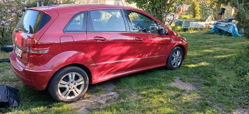 Gebraucht Mercedes B200 193 PS (141 kW) 2006 Rot Van / Kleinbus