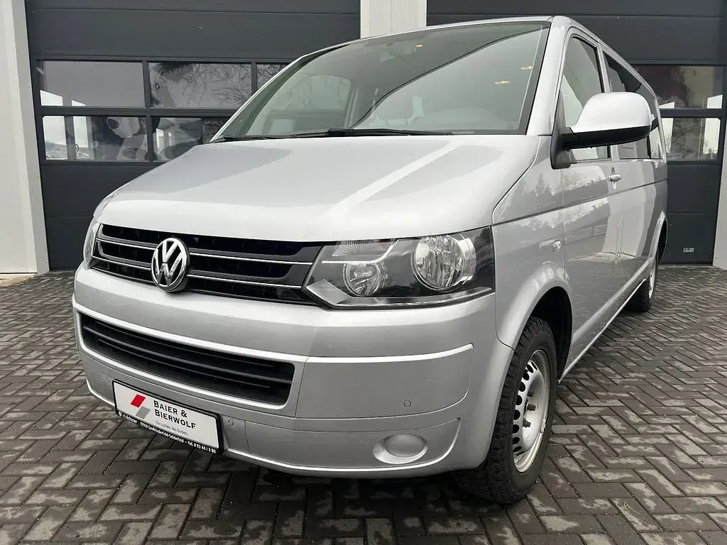 Gebraucht VW Caravelle Comfortline 140 PS (102 kW) 2014 Reflexsilber Van