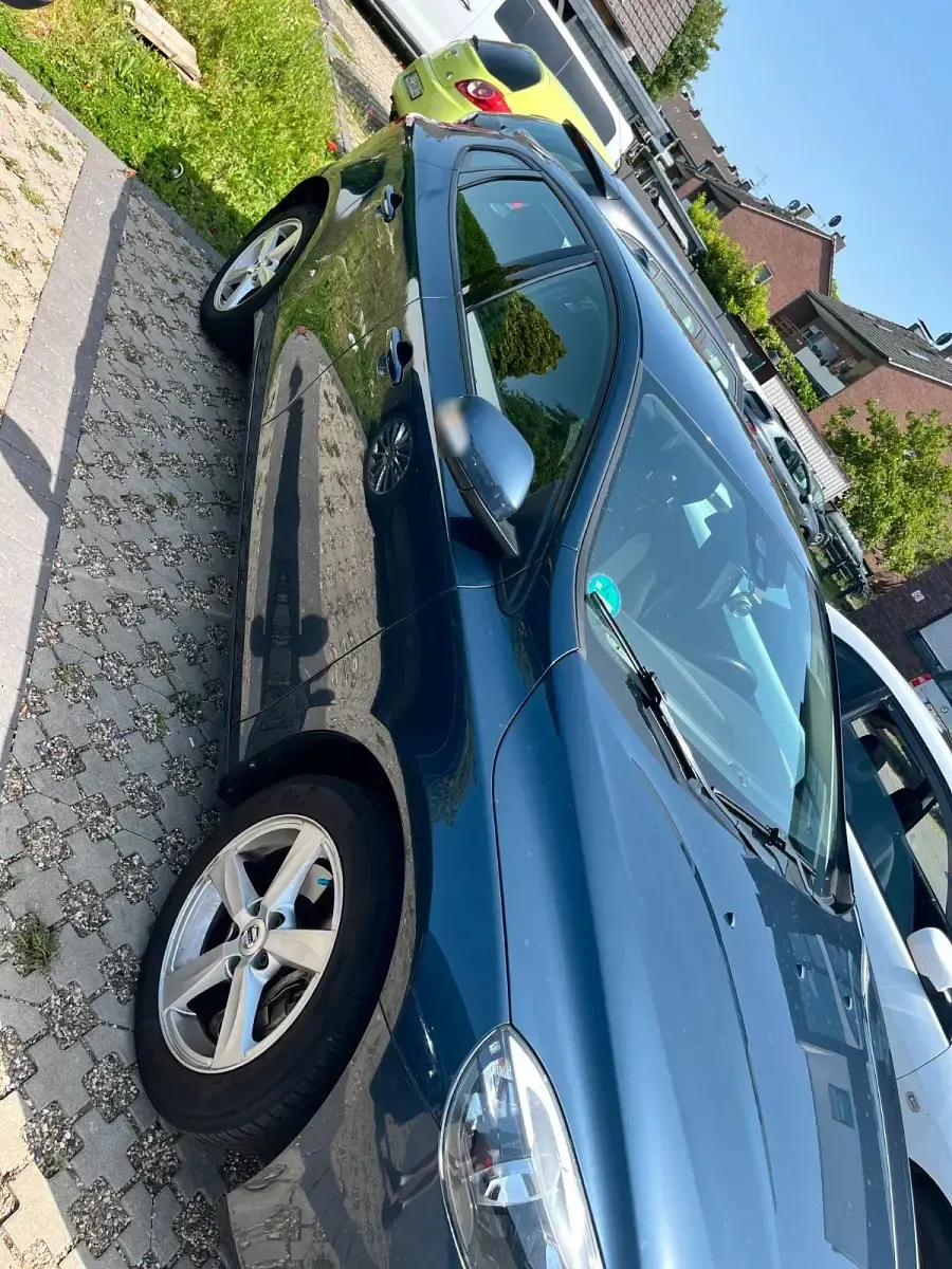 Gebraucht Volvo V40 Kinetic 150 PS (110 kW) 2018 Schwarz Limousine