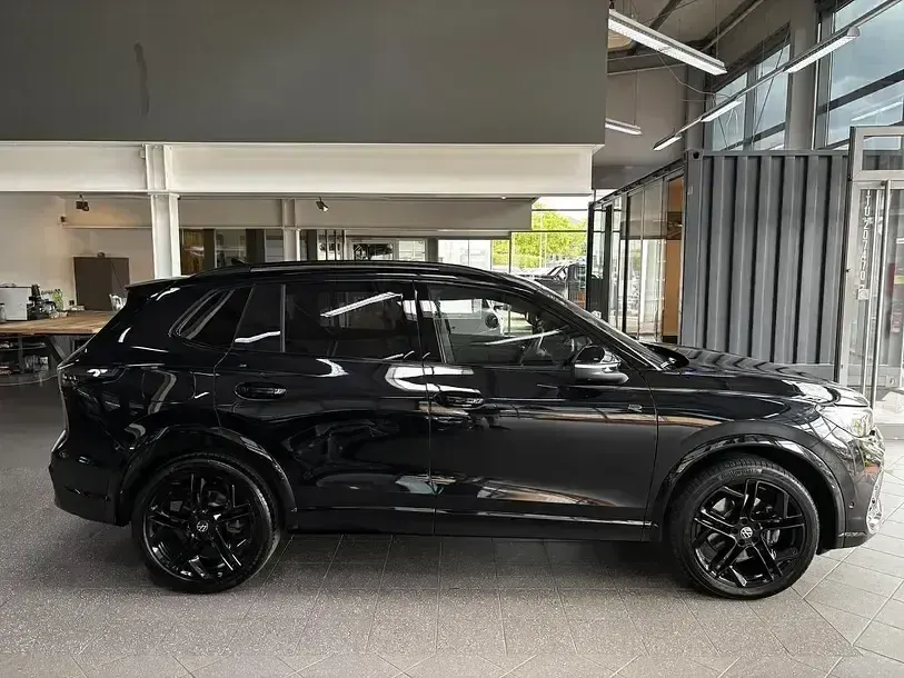 Second-hand VW Tiguan Style 193 CP (141 kW) 2025 Negru SUV