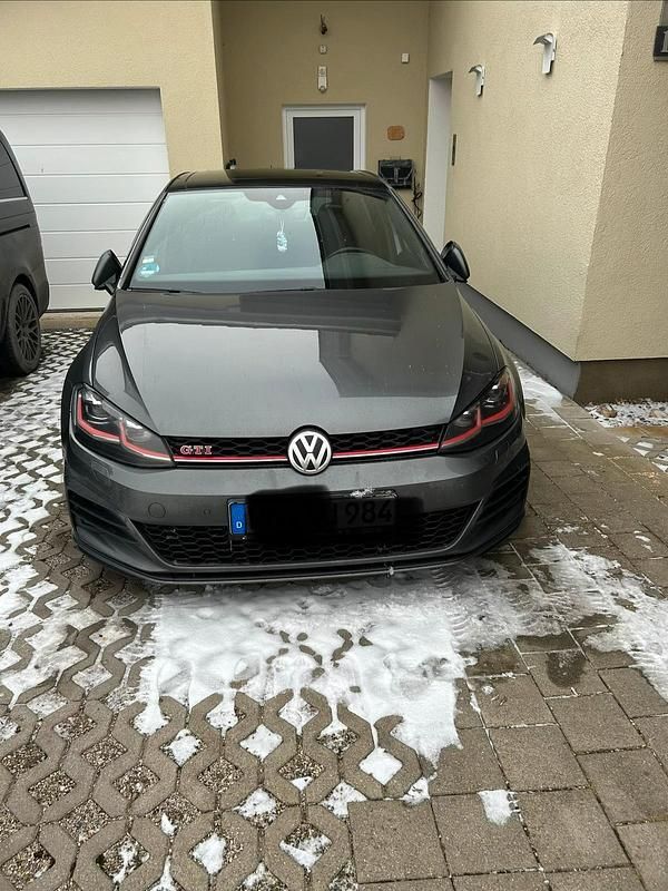 Grau Gebraucht 2020 VW Golf GTI Coupé | 29.999 € - Bild 1/4