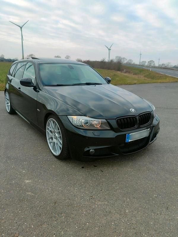 Schwarz Gebraucht 2011 BMW 330 M Sport Kombi | 10.600 € (Fairer Preis) - Bild 1/4