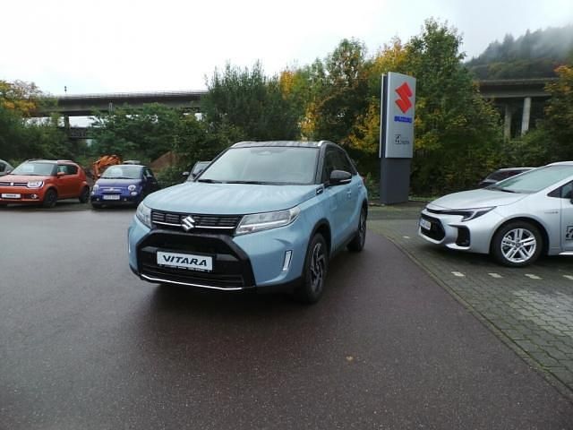 Ice blue / black pearl metalli Neu 2025 Suzuki Vitara Comfort+ SUV | 32.490 € (Teuer) - Bild 1/4