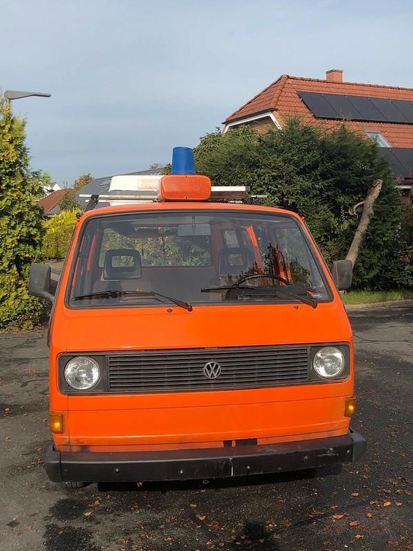 Second-hand VW T3 70 CP (51 kW) 1982 Portocaliu Van