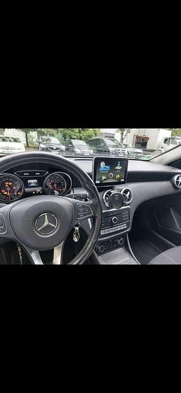 Gebraucht 2015 Mercedes A180 Kleinwagen | 23.900 € - Bild 1/4