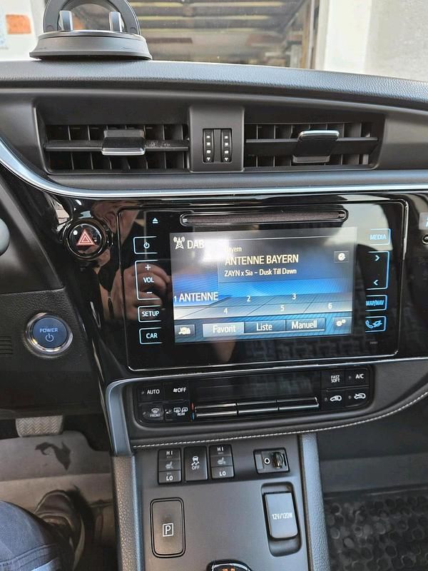 Gebraucht Toyota Auris Hybrid Team 135 PS (99 kW) 2018 Blau Kombi