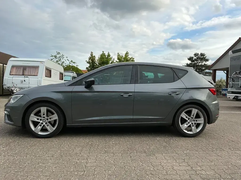 Używany Seat Leon FR 179 KM (131 kW) 2017 Szary Sedan/Limuzyna