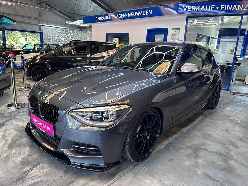 Grau Gebraucht 2012 BMW M135 Shadowline Kleinwagen | 20.490 € (Fairer Preis) - Bild 1/4