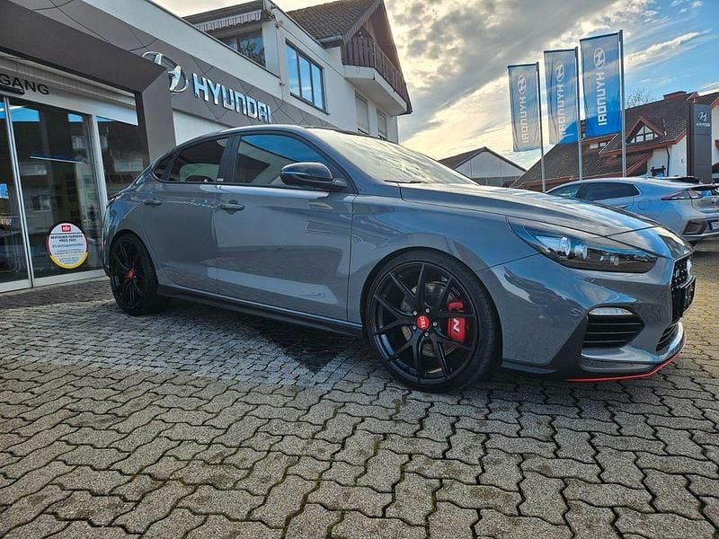 Gebraucht Hyundai i30 Comfort 275 PS (202 kW) 2020 Grau Limousine