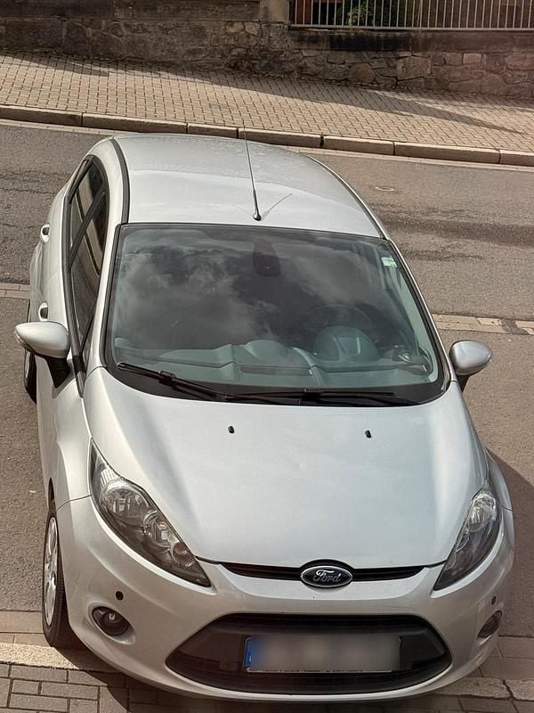 Gebraucht Ford Fiesta 90 PS (66 kW) 2009 Silber Kleinwagen
