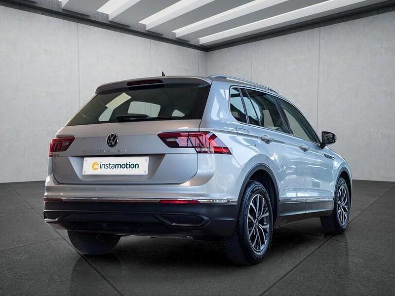 Gebraucht VW Tiguan 150 PS (110 kW) 2023 Silber SUV