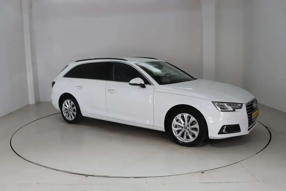 Używany Audi A4 Design 218 KM (160 kW) 2018 Biały Kombi