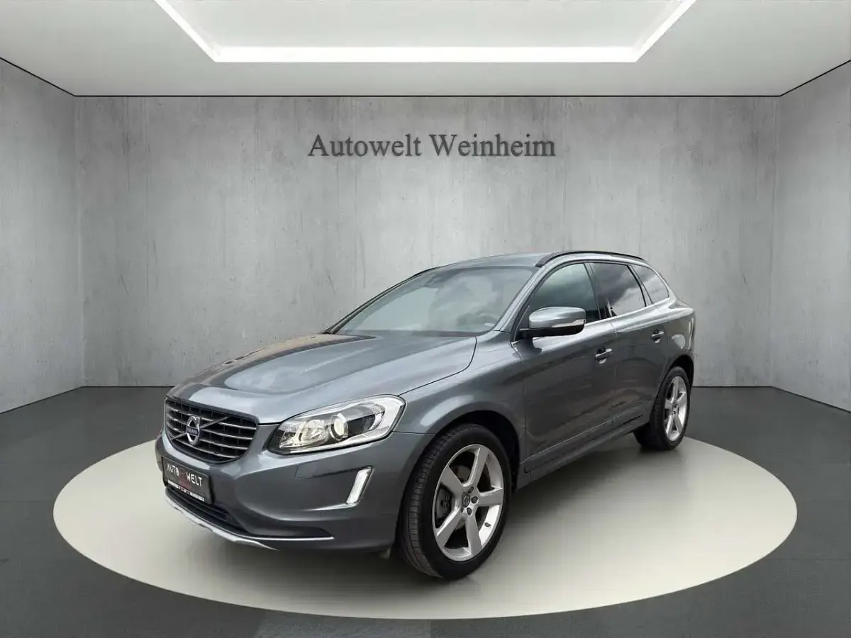 Gebraucht Volvo XC60 Momentum 190 PS (139 kW) 2016 Grau SUV