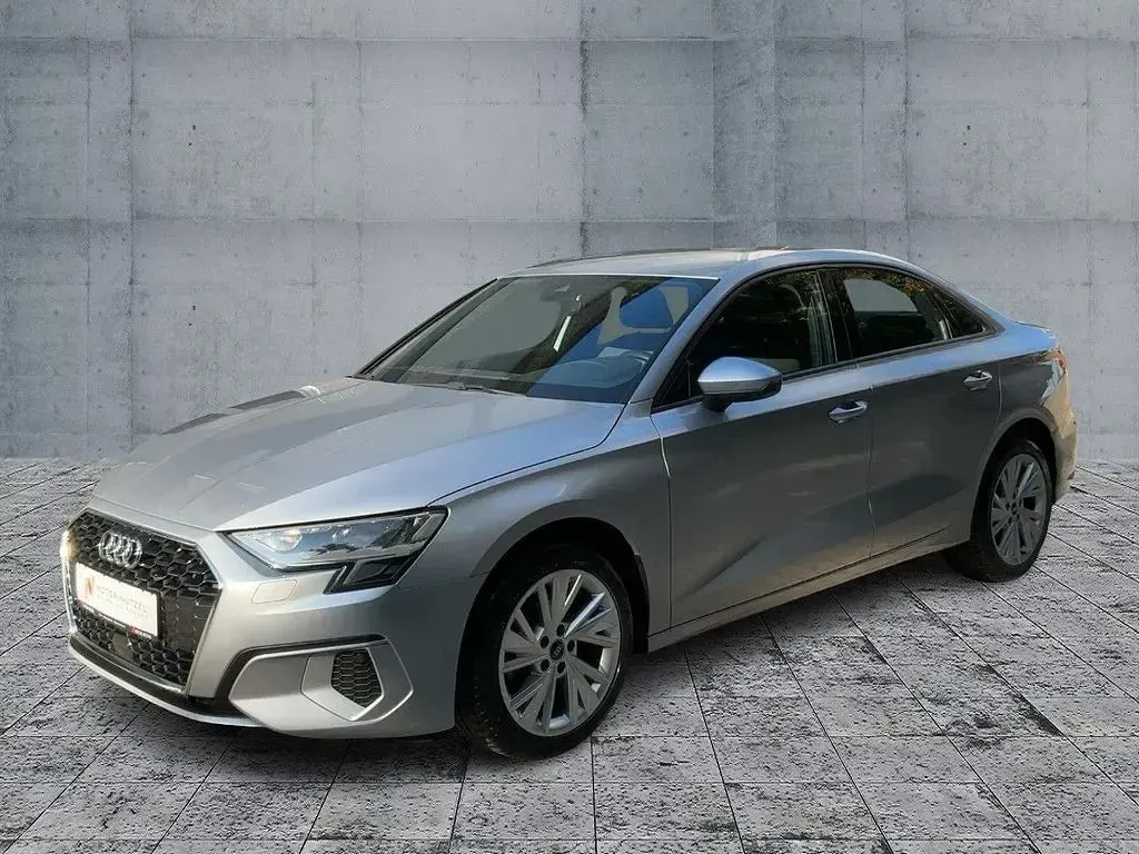 Gebraucht Audi A3 Ambiente 110 PS (80 kW) 2022 Florettsilber metallic Limousine